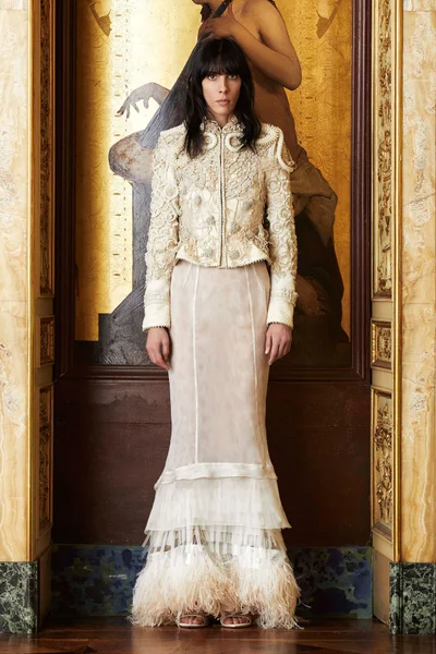 Look 8